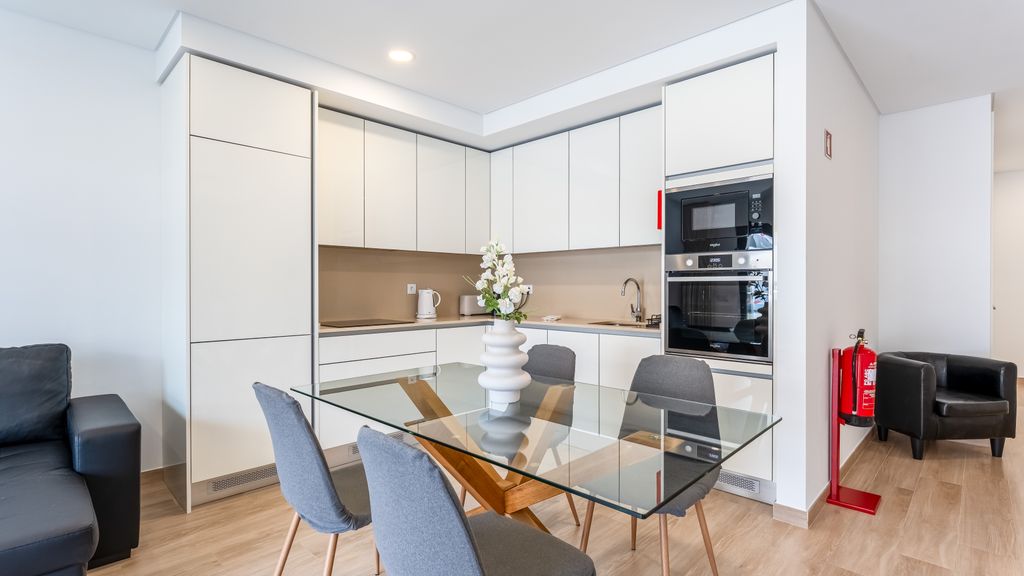 Elegant 2BDR Apartment in Quarteira by Lovelystay
