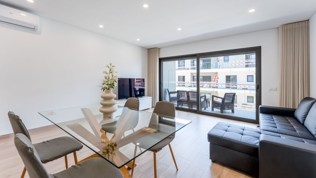 Elegant 2BDR Apartment in Quarteira by Lovelystay