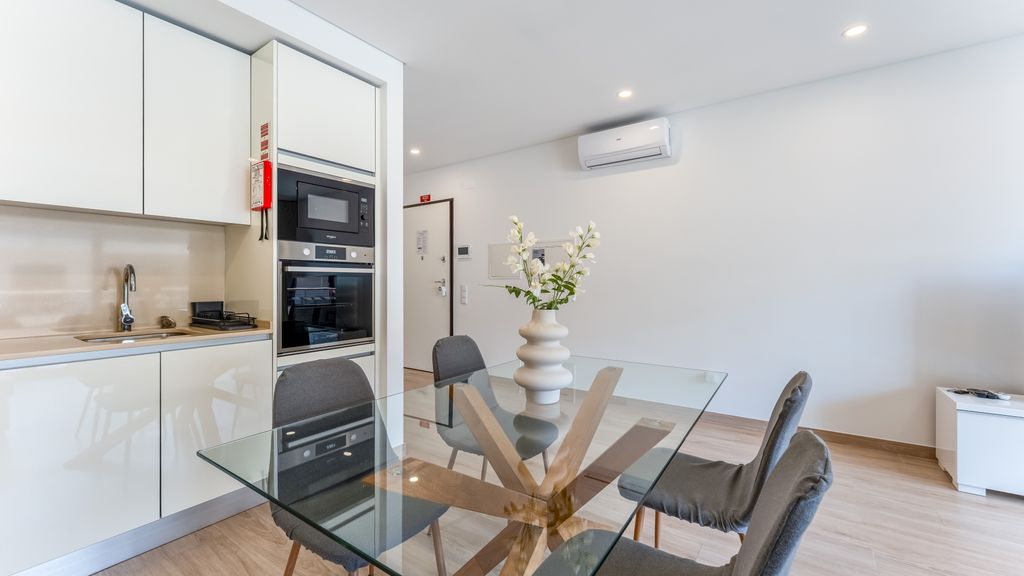 Elegant 2BDR Apartment in Quarteira by Lovelystay