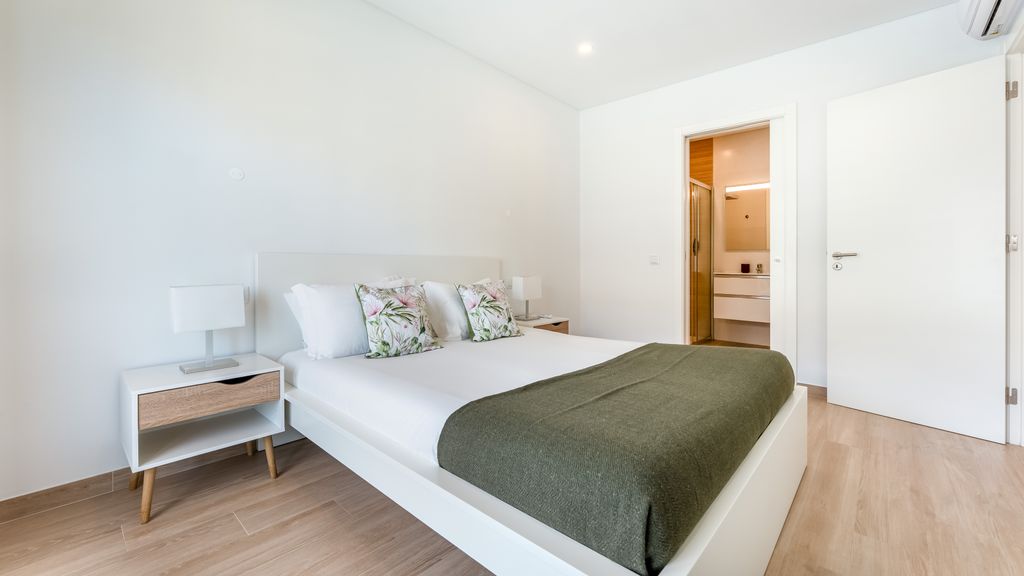 Elegant 2BDR Apartment in Quarteira by Lovelystay