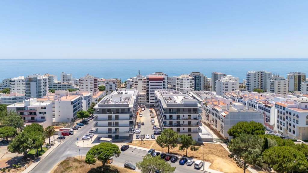 Elegant 2BDR Apartment in Quarteira by Lovelystay