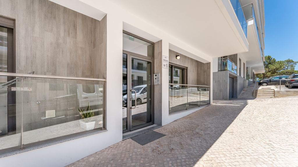 Elegant 2BDR Apartment in Quarteira by Lovelystay