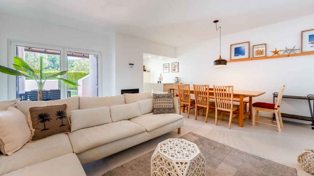 2BDr Retreat w/Pool in Porches by Lovelystay