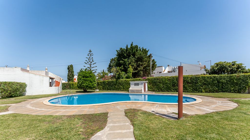 2BDr Retreat w/Pool in Porches by Lovelystay