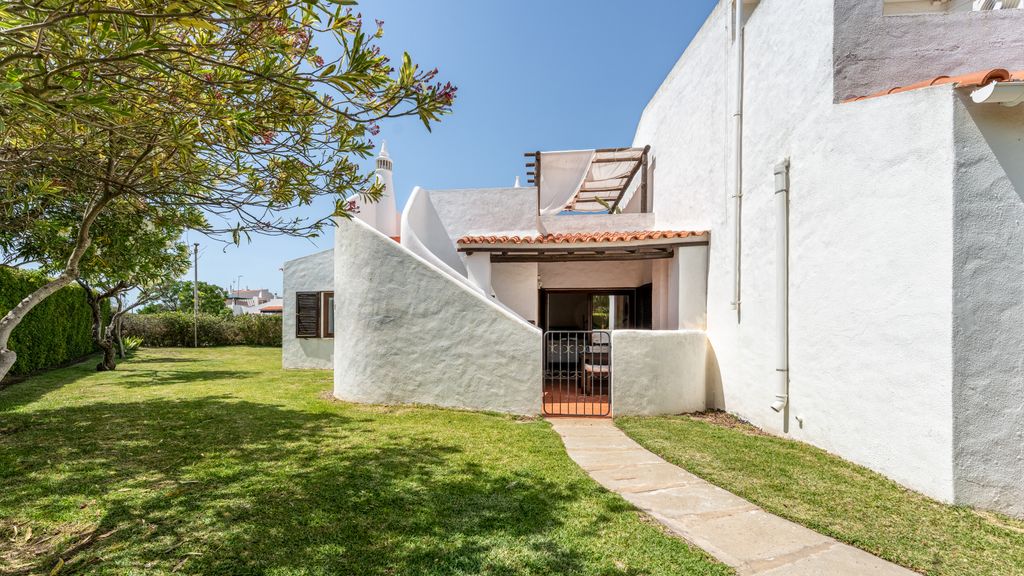 2BDr Retreat w/Pool in Porches by Lovelystay
