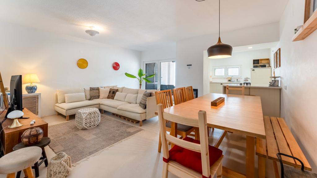 2BDr Retreat w/Pool in Porches by Lovelystay
