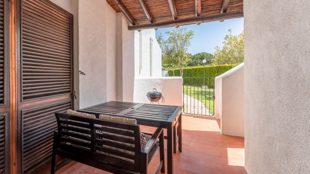 2BDr Retreat w/Pool in Porches by Lovelystay