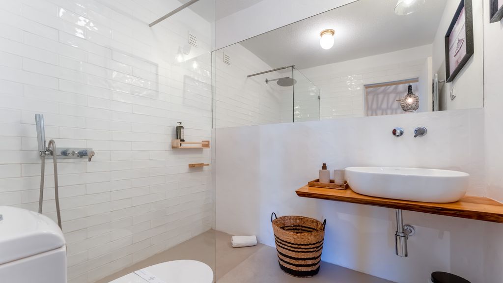 2BDr Retreat w/Pool in Porches by Lovelystay