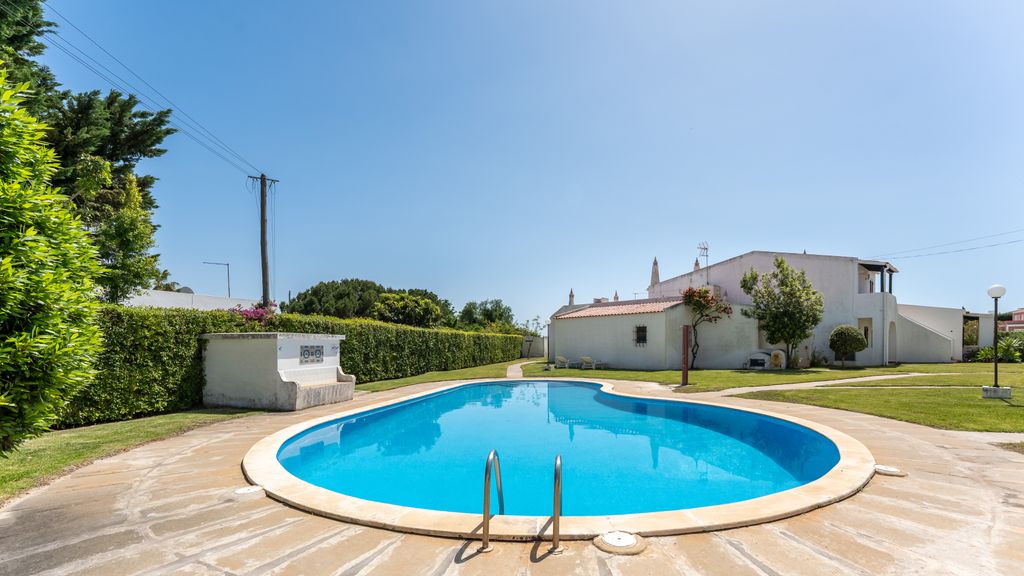 2BDr Retreat w/Pool in Porches by Lovelystay