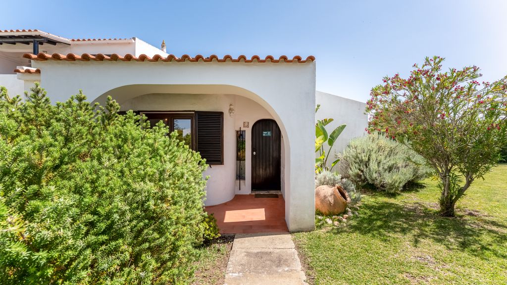2BDr Retreat w/Pool in Porches by Lovelystay