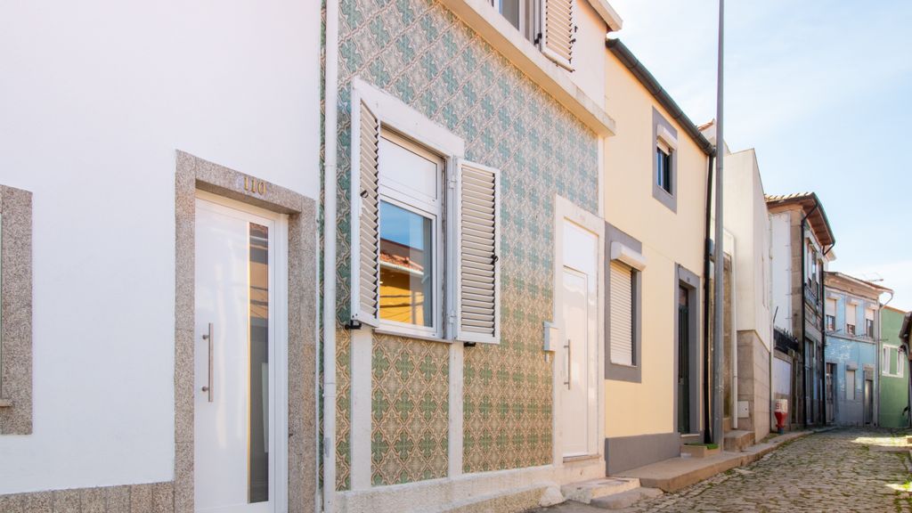 Quiet Duplex w/ Patio in Lapa by LovelyStay
