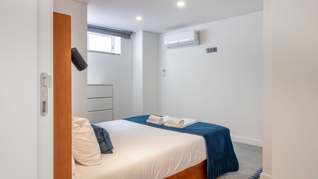 Quiet Duplex w/ Patio in Lapa by LovelyStay