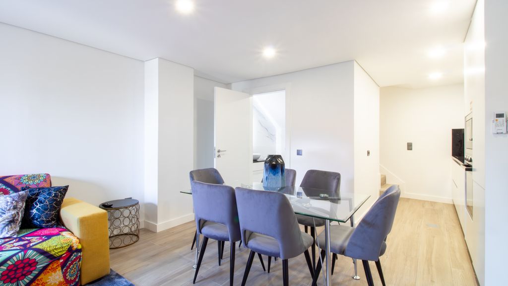 Quiet Duplex w/ Patio in Lapa by LovelyStay