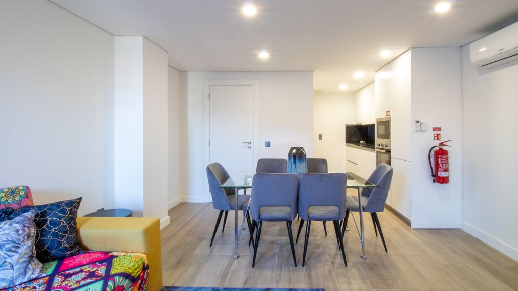 Quiet Duplex w/ Patio in Lapa by LovelyStay