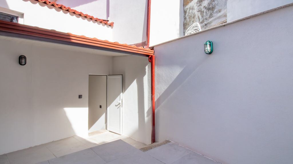 Quiet Duplex w/ Patio in Lapa by LovelyStay
