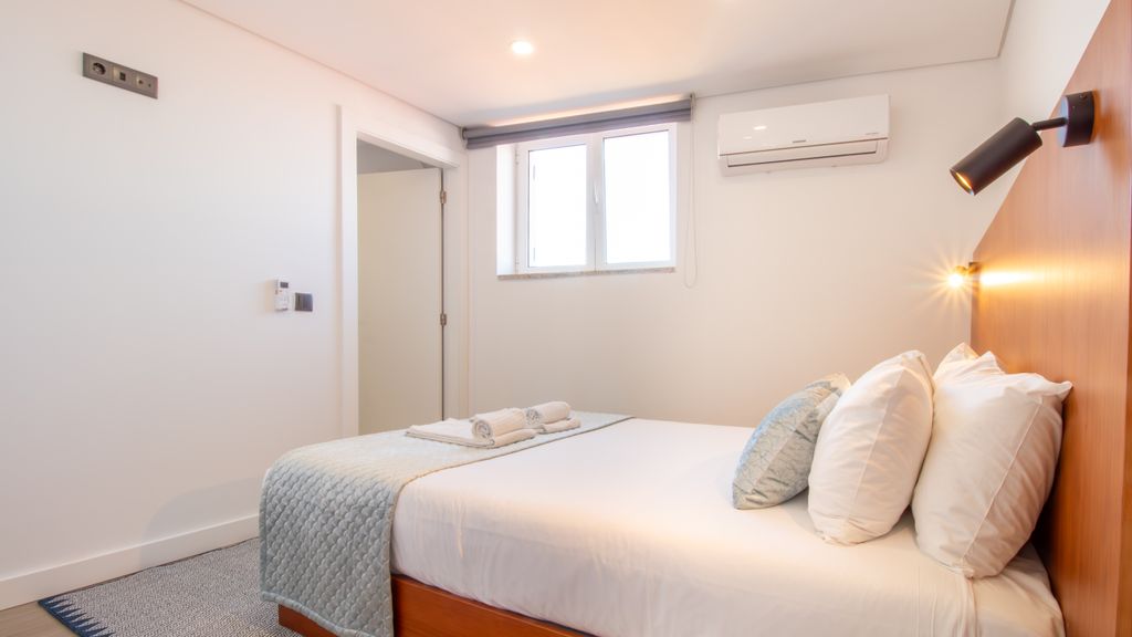 Quiet Duplex w/ Patio in Lapa by LovelyStay