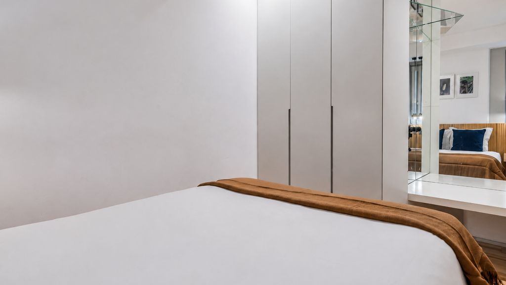 Wood and Marble 1BDR Apartment by LovelyStay