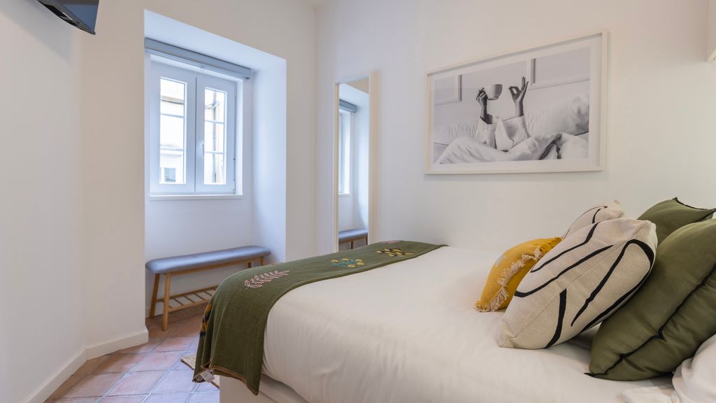 Sunny Garden 2BDR Apartment by LovelyStay