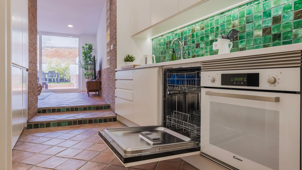 Sunny Garden 2BDR Apartment by LovelyStay