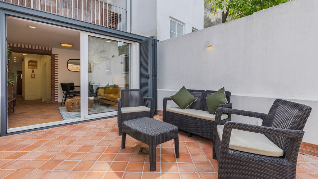 Sunny Garden 2BDR Apartment by LovelyStay