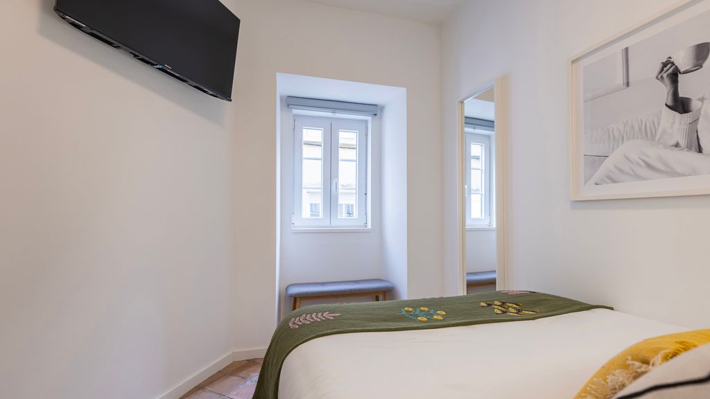 Sunny Garden 2BDR Apartment by LovelyStay