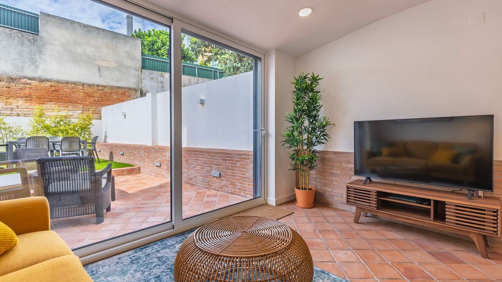 Sunny Garden 2BDR Apartment by LovelyStay