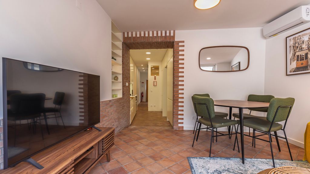 Sunny Garden 2BDR Apartment by LovelyStay