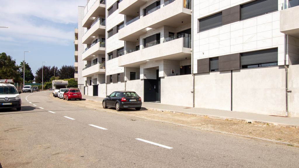Gaia Elegant Apartment w/ Patio by LovelyStay