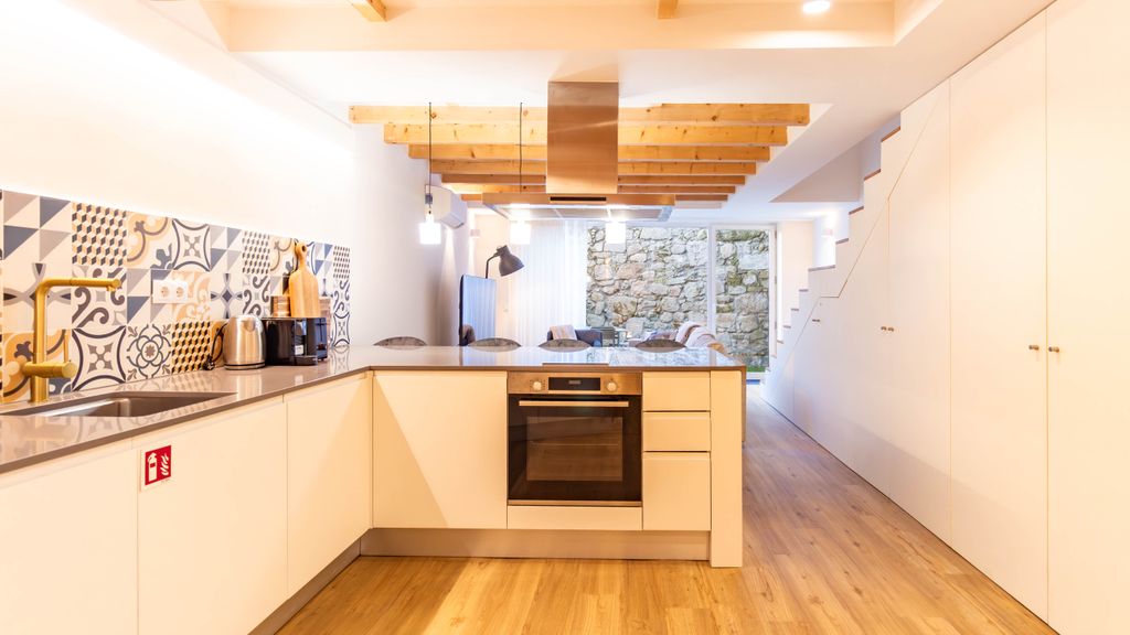 Caldeireiros 95 | Duplex w/ View by LovelyStay