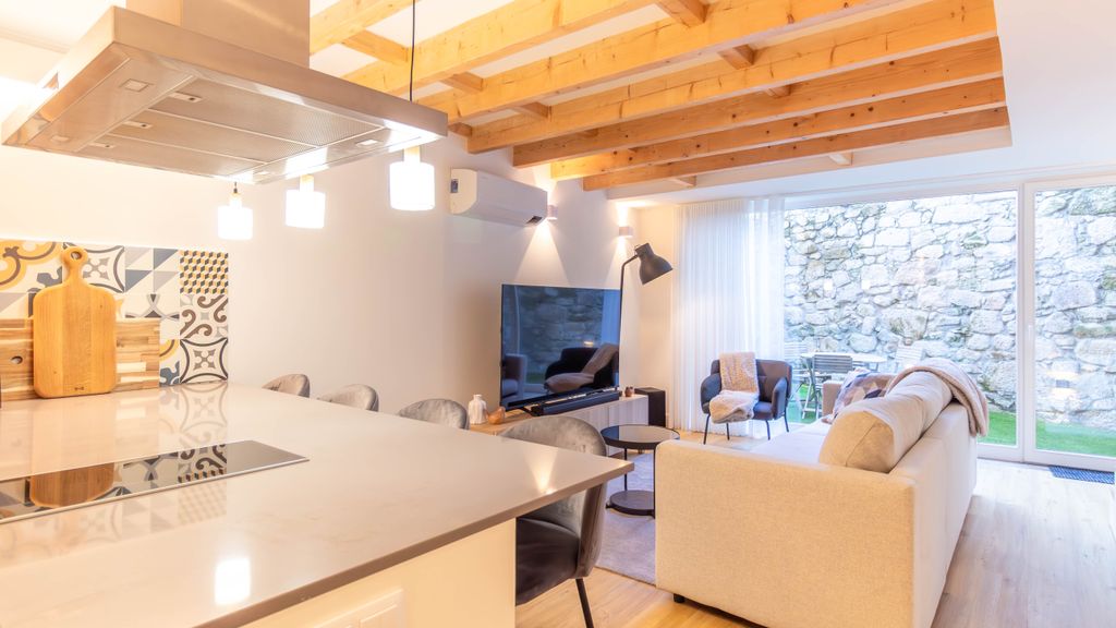 Caldeireiros 95 | Duplex w/ View by LovelyStay