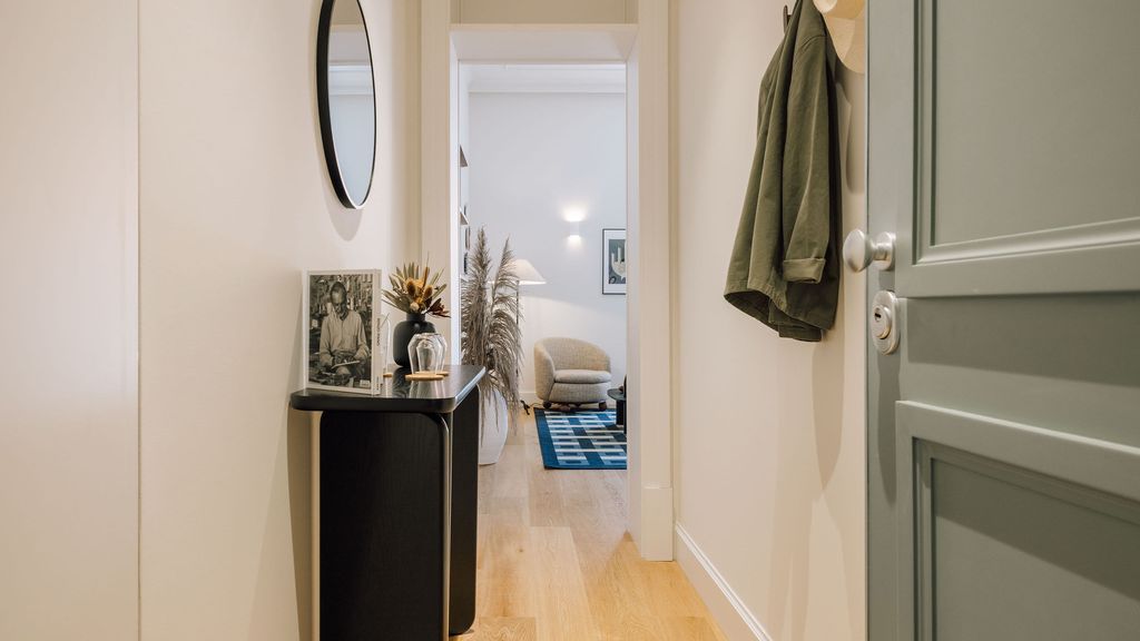 One Bedroom Deluxe Apartment