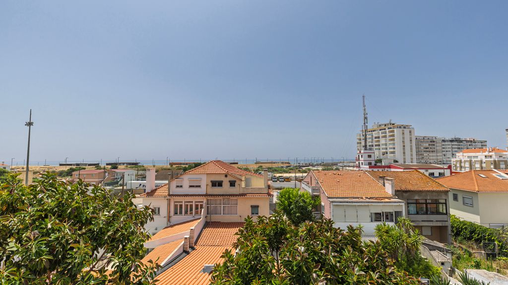 Seaside Flat in Costa da Caparica by LovelyStay