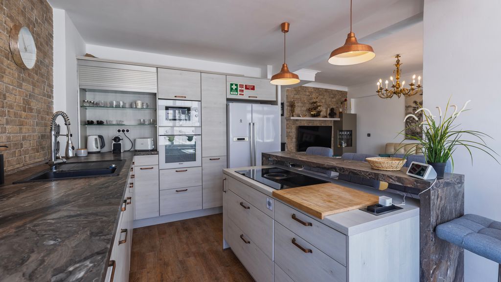 Seaside Flat in Costa da Caparica by LovelyStay