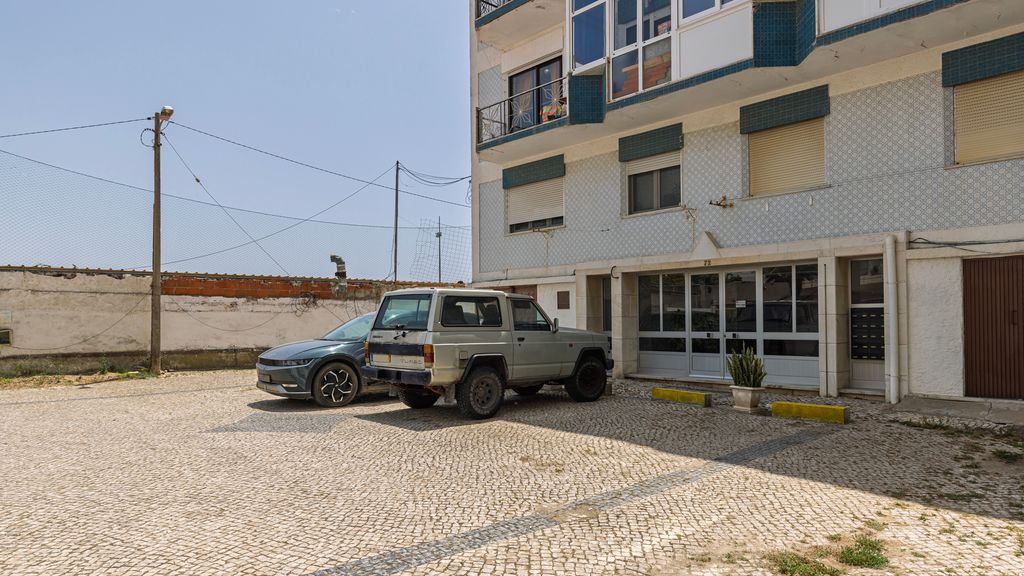 Seaside Flat in Costa da Caparica by LovelyStay