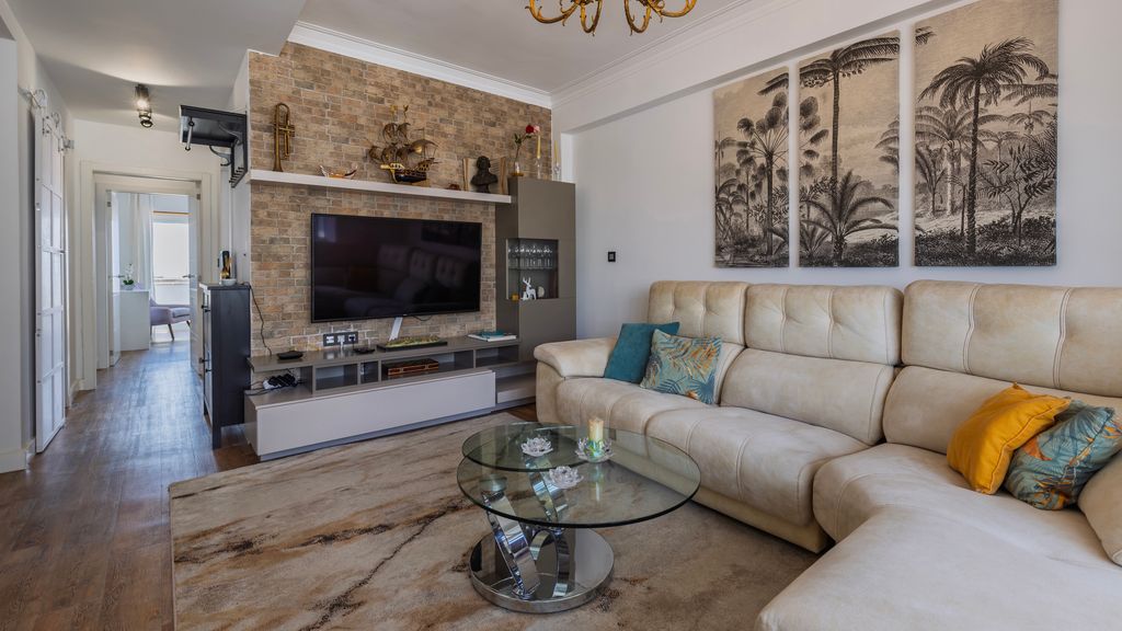 Seaside Flat in Costa da Caparica by LovelyStay