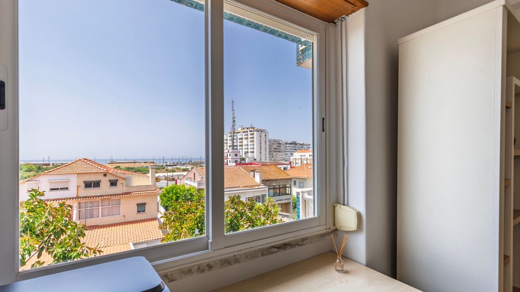 Seaside Flat in Costa da Caparica by LovelyStay