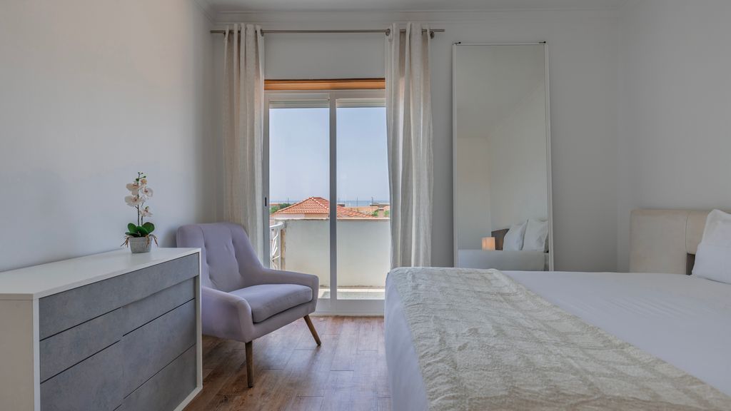 Seaside Flat in Costa da Caparica by LovelyStay