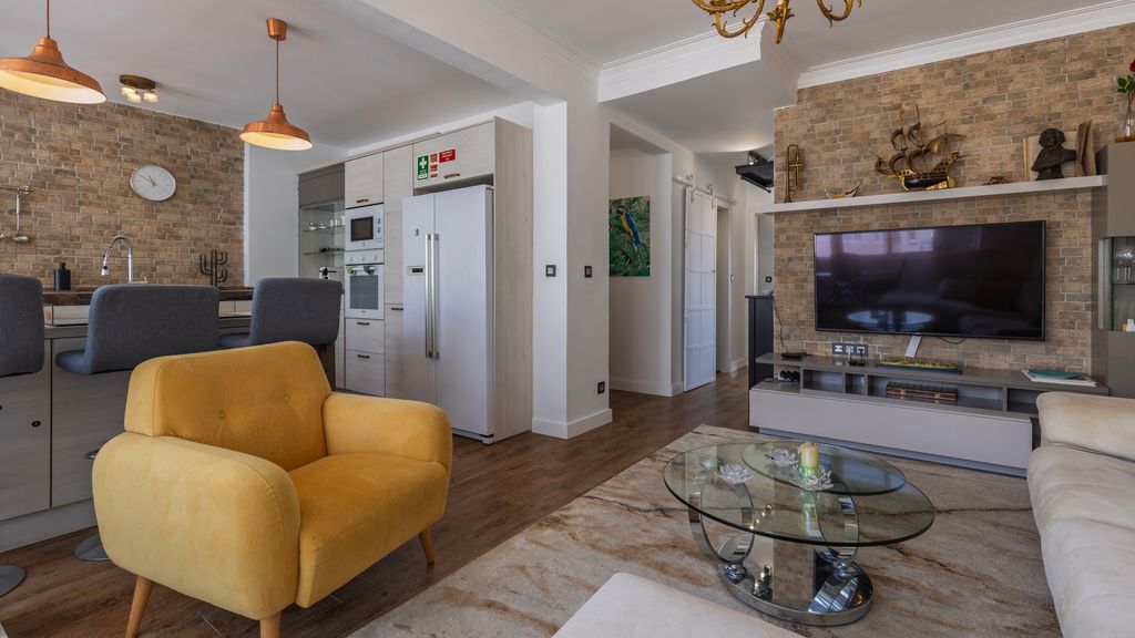 Seaside Flat in Costa da Caparica by LovelyStay