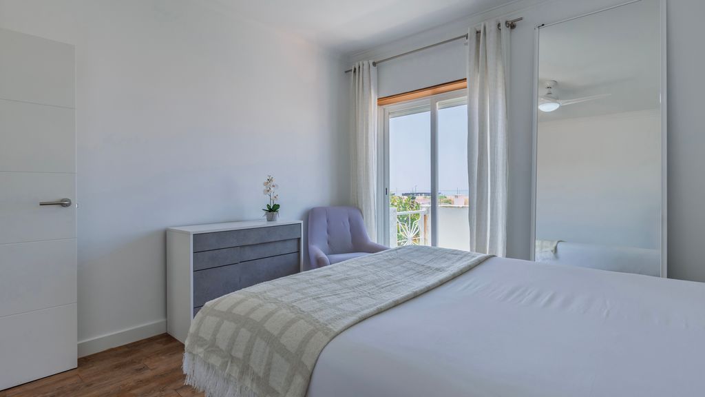 Seaside Flat in Costa da Caparica by LovelyStay