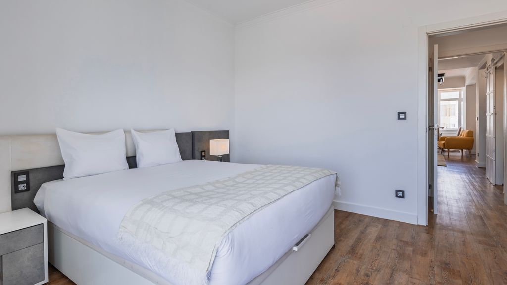 Seaside Flat in Costa da Caparica by LovelyStay