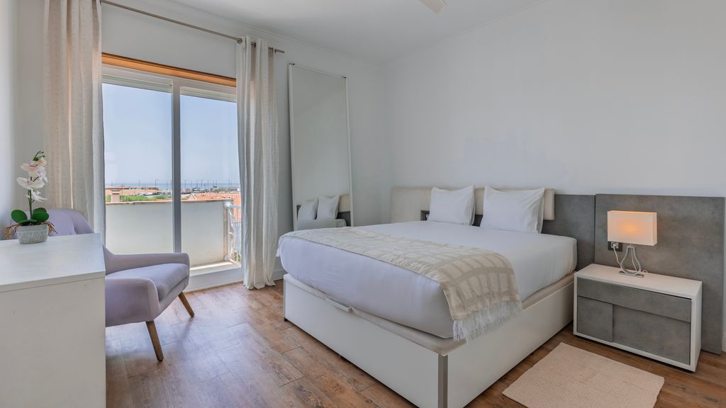 Seaside Flat in Costa da Caparica by LovelyStay