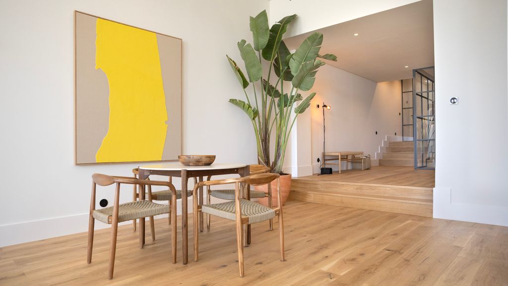 EDiTiON 147 - Luxury Beachfront Loft by LovelyStay