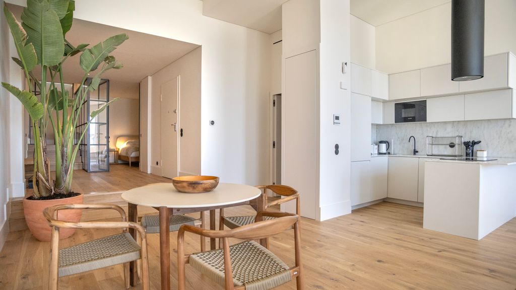 EDiTiON 147 - Luxury Beachfront Loft by LovelyStay