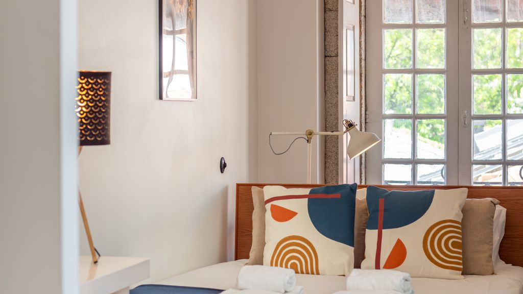 Dirk Apartment - Almada 3º T by LovelyStay