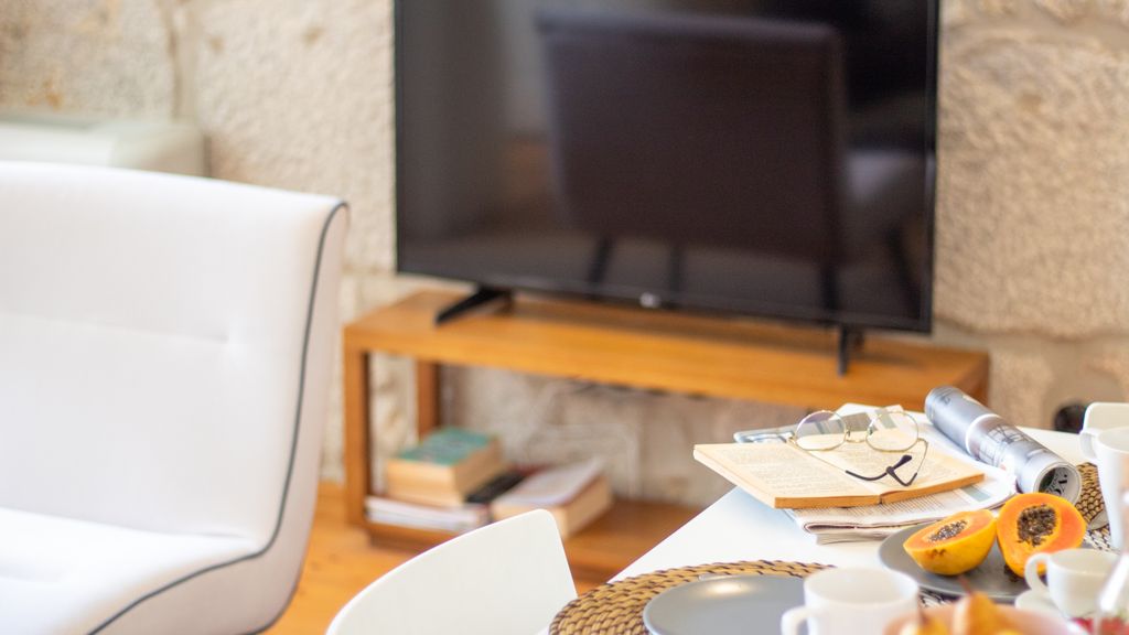 Dirk Apartment - Almada 3º T by LovelyStay
