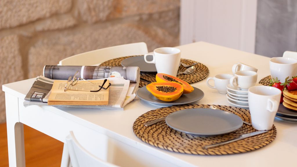Dirk Apartment - Almada 3º T by LovelyStay