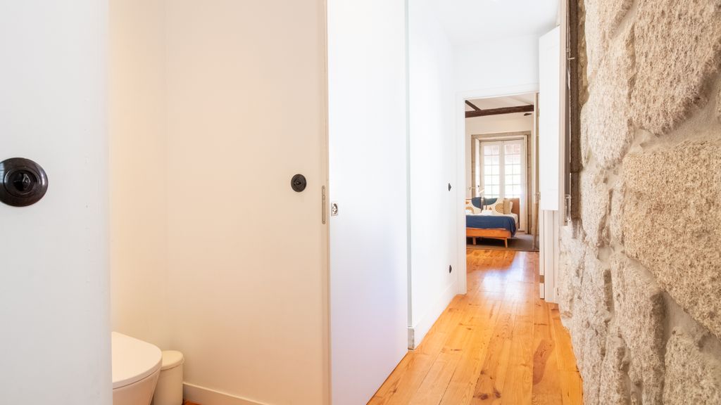 Dirk Apartment - Almada 3º T by LovelyStay