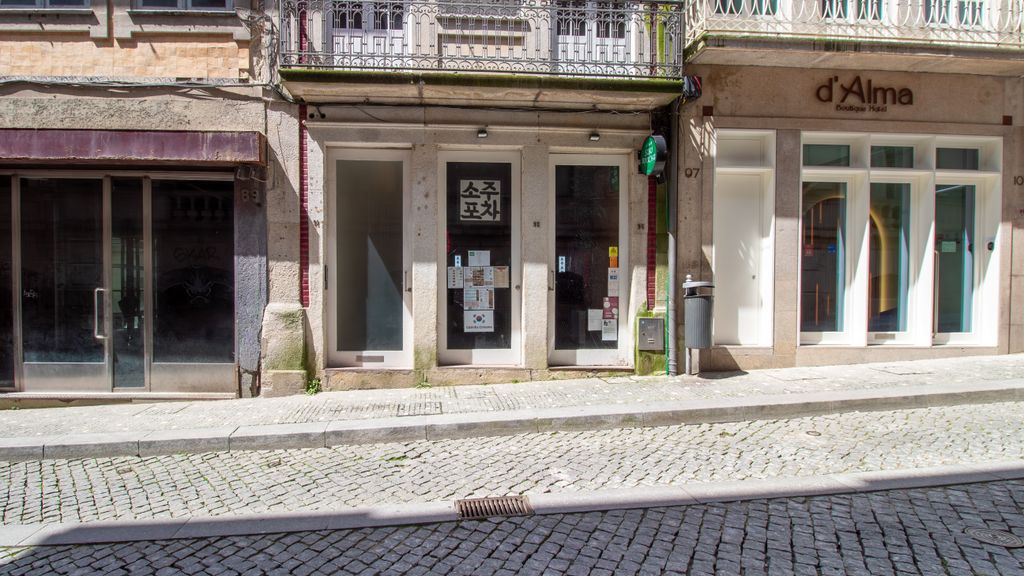 Dirk Apartment - Almada 3º T by LovelyStay