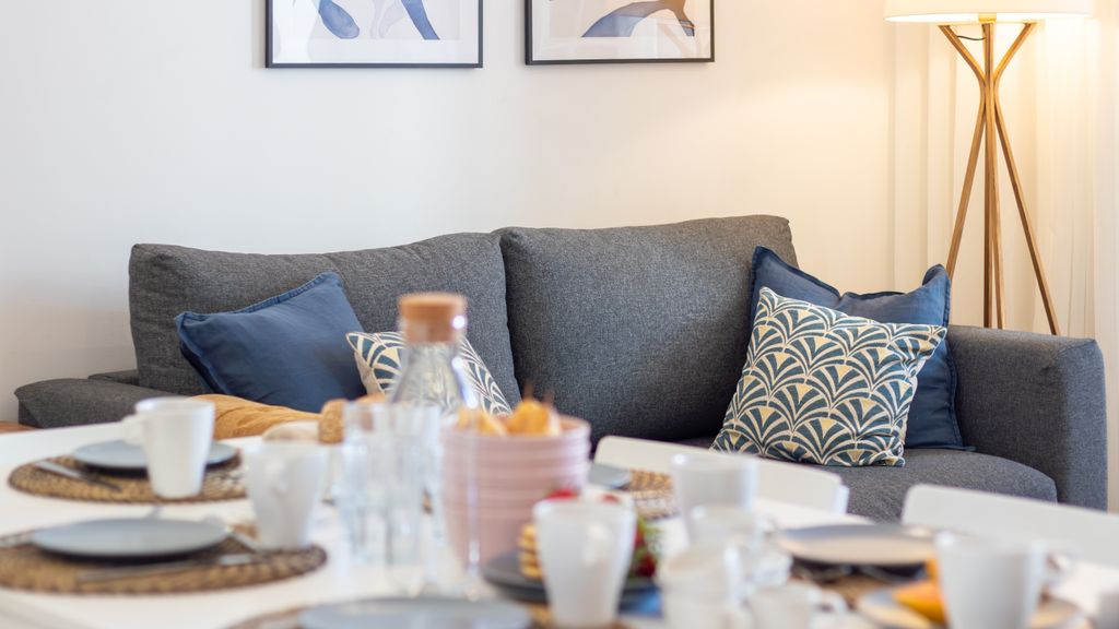 Dirk Apartment - Almada 3º T by LovelyStay
