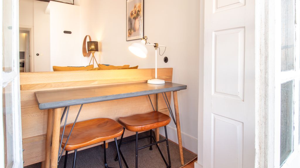 Dirk Apartment - Almada 3º T by LovelyStay